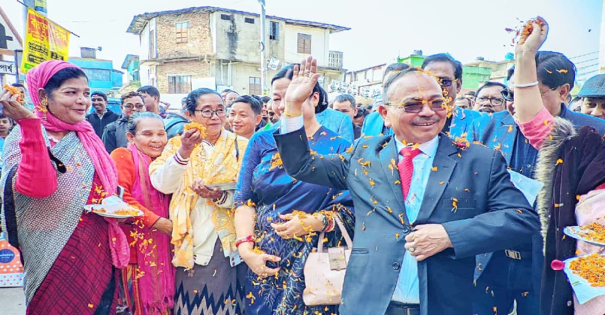 খাগড়াছড়িতে ফুলেল শুভেচ্ছায় সিক্ত হলেন পার্বত্য প্রতিমন্ত্রী কুজেন্দ্র লাল