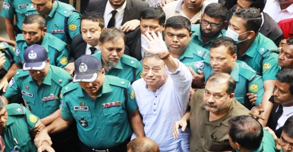 নাশকতার ৪ মামলায় আমীর খসরুর জামিন