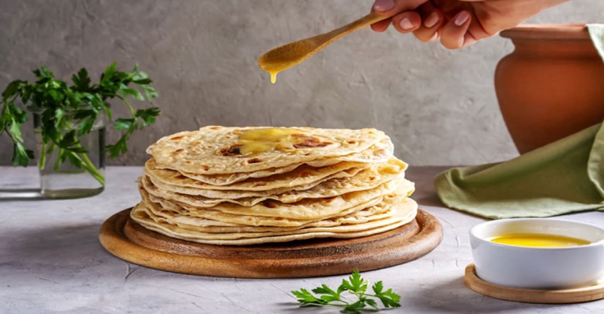 রুটির পুষ্টিগুণ বৃদ্ধিতে যে ৪ উপকরণ মেশাবেন