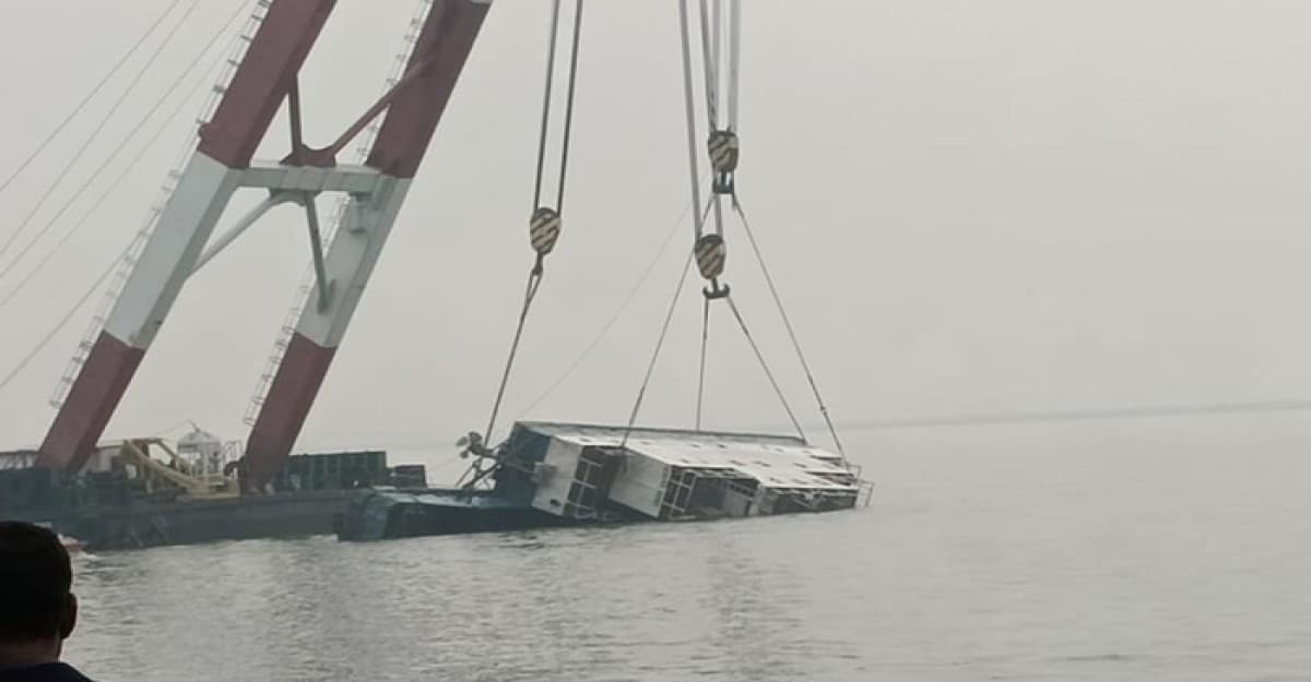 ফেরি ডুবি: এক সপ্তাহে ৮ যানবাহন উদ্ধার করলো বিআইডব্লিউটিএ