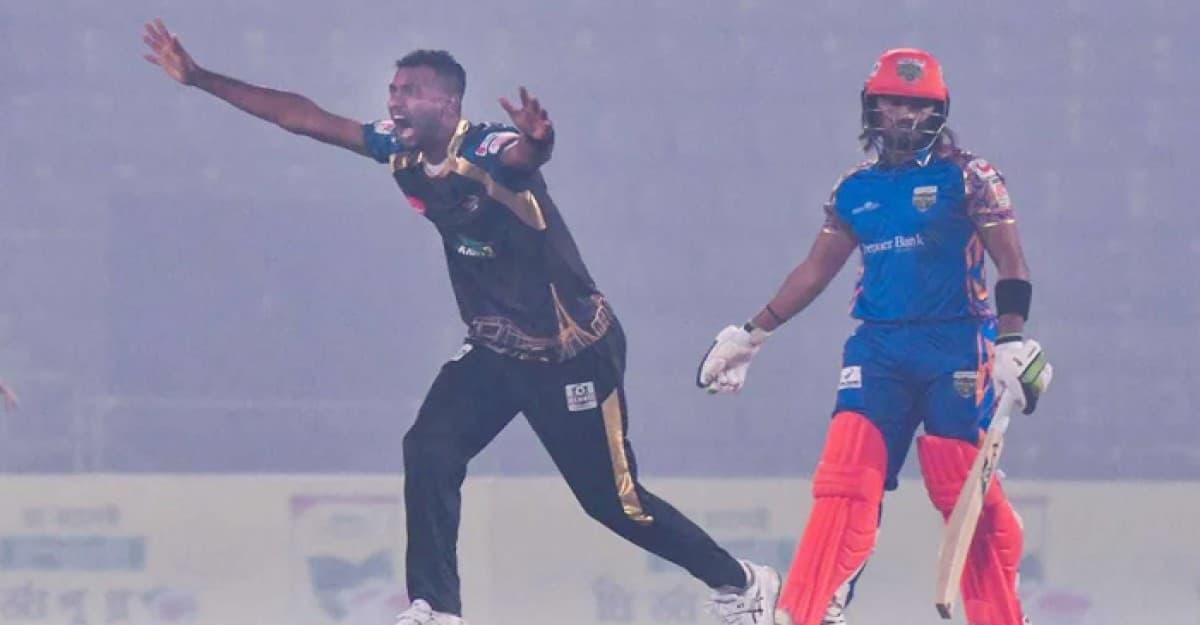 দুর্দান্ত ঢাকাকে হারিয়ে খুলনা টাইগার্স শীর্ষে