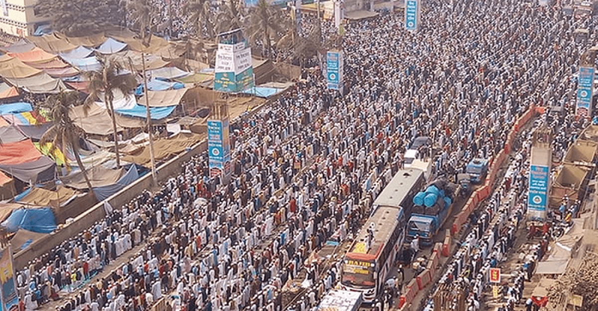 আখেরি মোনাজাত শেষে সড়কে ঘরমুখী মানুষের ঢল