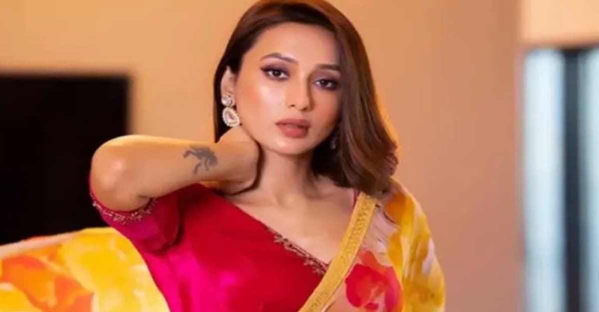 লোকসভা নির্বাচনের আগে সাহসী পদক্ষেপ মিমির!