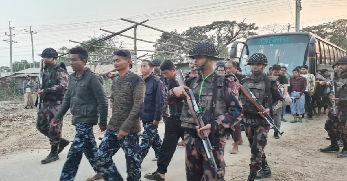 ঘুমধুম থেকে ১০০জন বিজিপি সদস্যকে টেকনাফে স্থানান্তর
