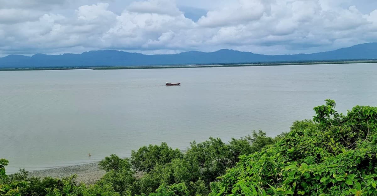নাফনদী দিয়ে ২ রোহিঙ্গা নারীকে অনুপ্রবেশ করতে দেয়নি বিজিবি