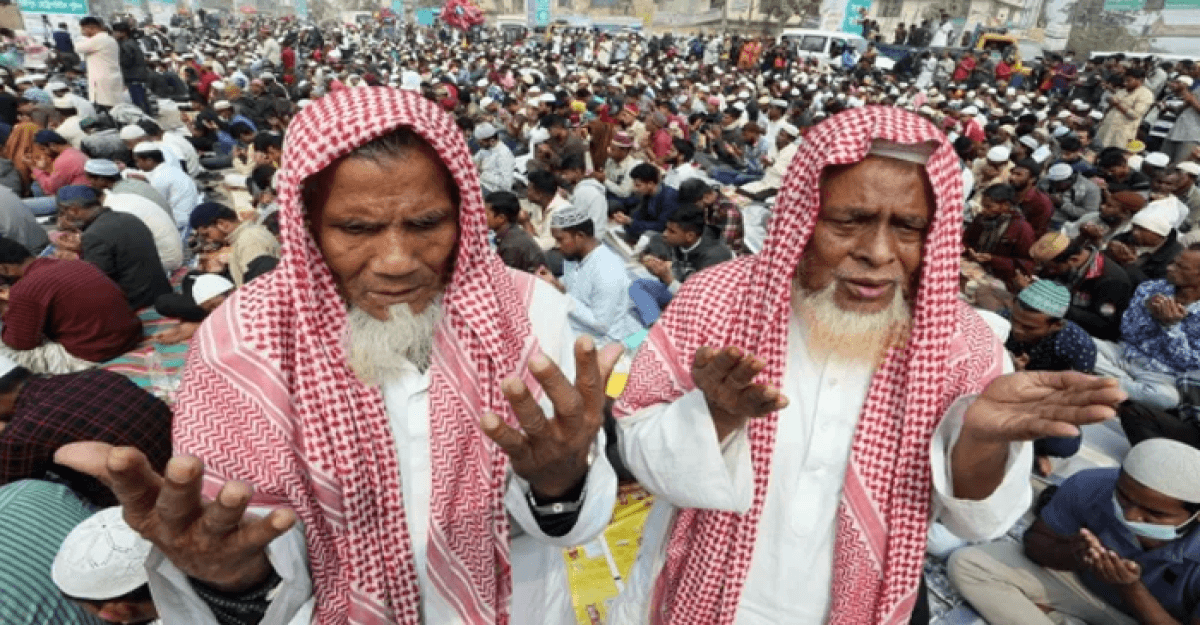 আখেরি মোনাজাতের মধ্যে দিয়ে শেষ হলো ইজতেমার দ্বিতীয় পর্ব
