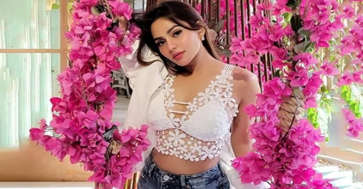 অভিনেত্রী ফারিয়াকে নিয়ে দুঃসংবাদ দিলেন তার মা