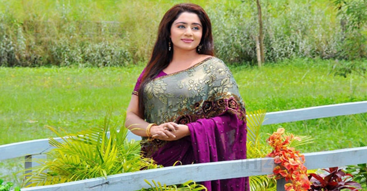 গোপনে সংরক্ষিত আসনের মনোনয়নপত্র কিনলেন কণ্ঠশিল্পী ইভা