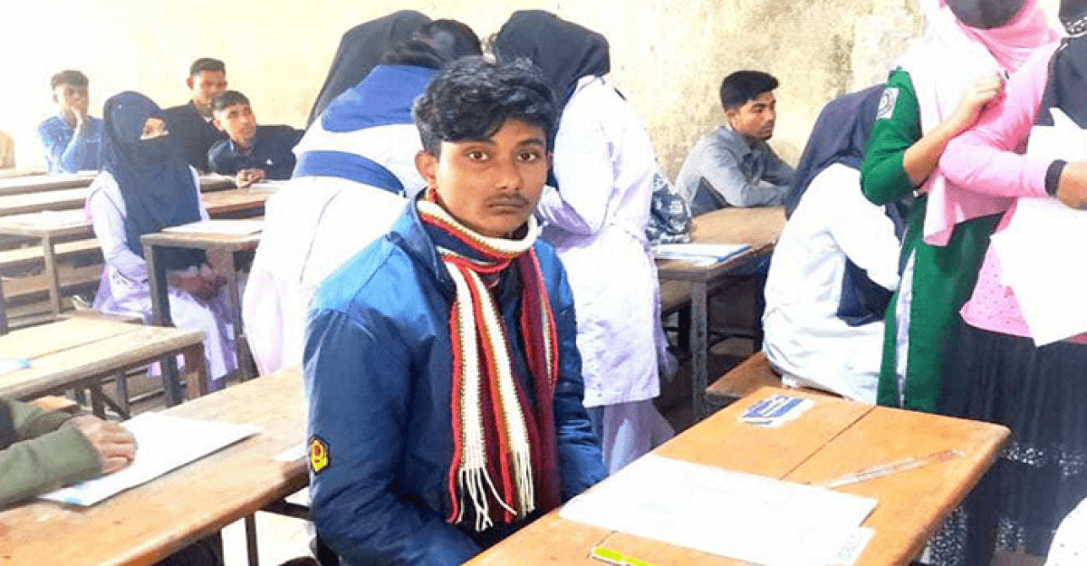 বাবার মরদেহ বাড়িতে রেখে পরীক্ষার হলে ছেলে