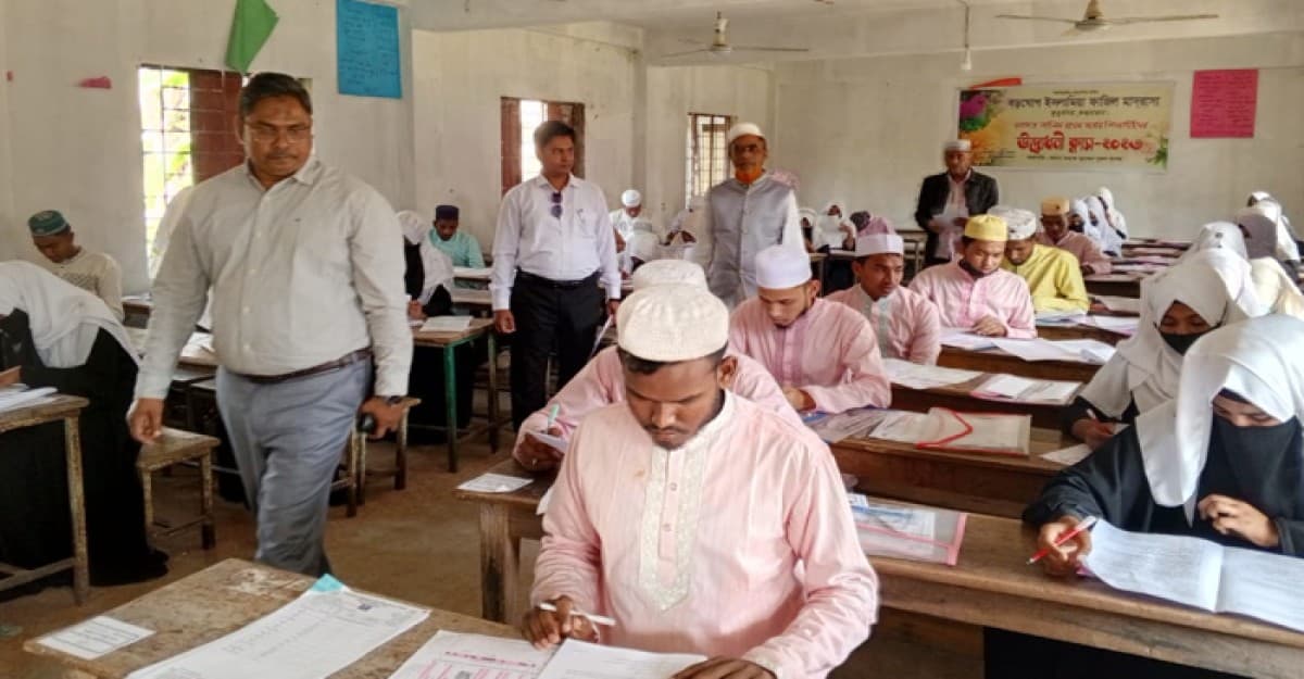 কুতুবদিয়ায় ১৮৮৭ জন নিয়ে শুরু হয়েছে এসএসসি পরীক্ষা