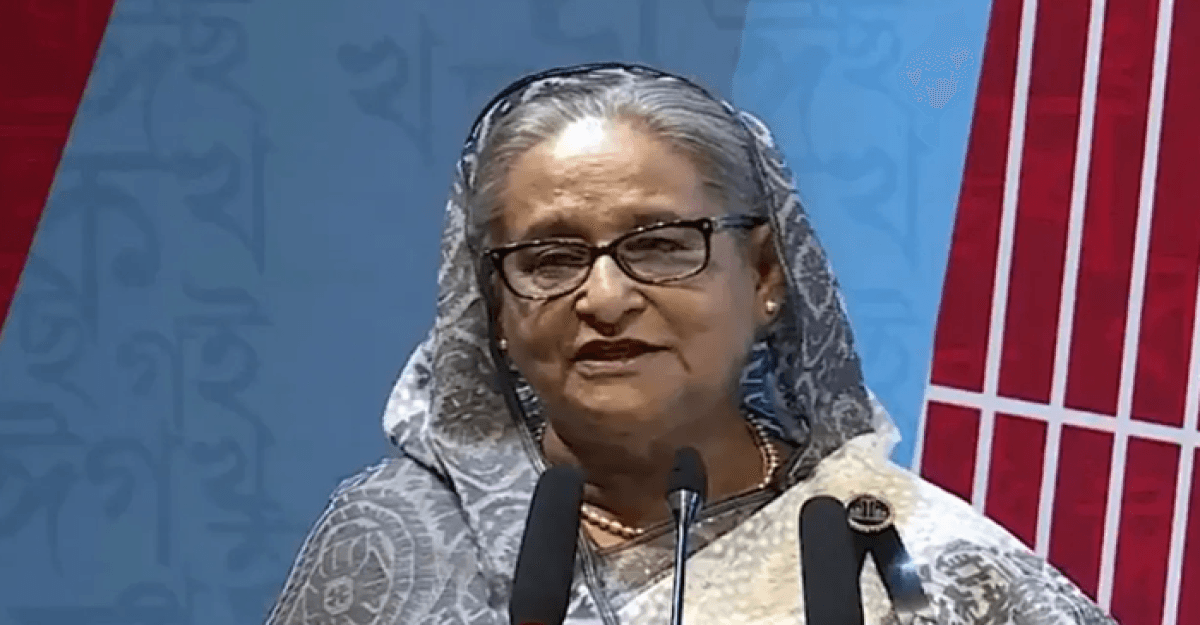 হঠাৎ ধনী হলে মানুষ ভাবে ইংরেজিতে কথা বলা আধুনিকতা: প্রধানমন্ত্রী
