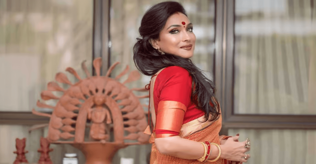 ঢাকায় ঋতুপর্ণা