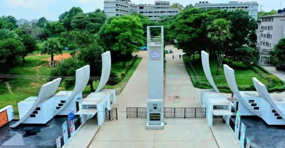 কুবিতে ৭ শিক্ষকের বিরুদ্ধে জিডি করলো কর্মকর্তা পরিষদের সভাপতি জাকির