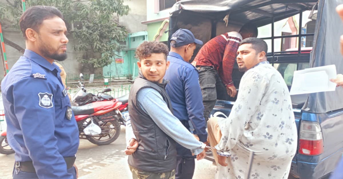 কুষ্টিয়ায় রেস্তোরাঁয় ঢুকে তিনজনকে ছুরিকাঘাত, গ্রেফতার ৩