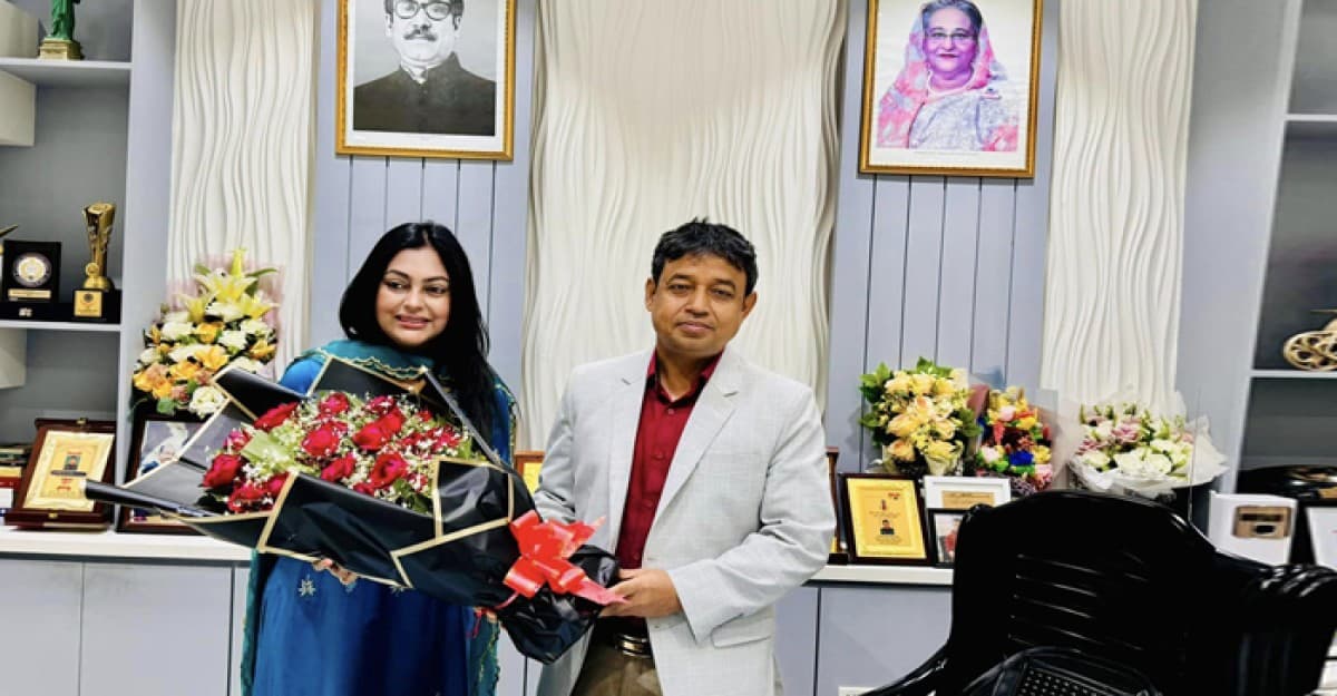 হঠাৎ ডিবি কার্যালয়ে অভিনেত্রী নিপুণ