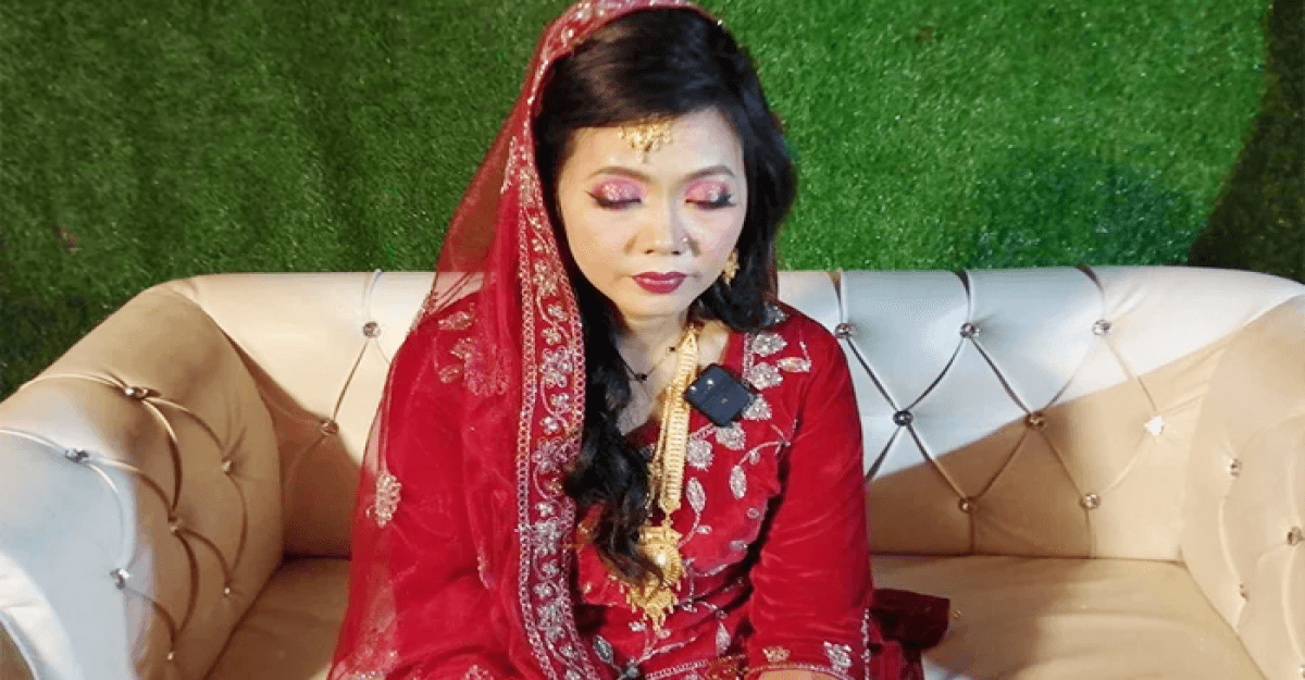 প্রেমের টানে বাংলাদেশে এসে আইফোন খোয়ালেন ইন্দোনেশীয় তরুণী