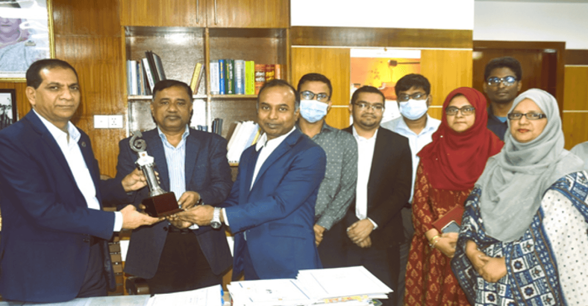 বাণিজ্য মেলায় সংরক্ষিত স্টল ক্যাটাগরিতে ২য় পুরস্কার পেল বিসিক