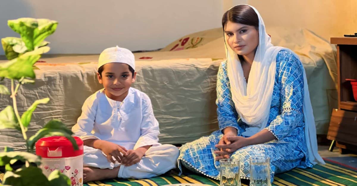 বিজ্ঞাপনে রাত্রির শুভযাত্রা