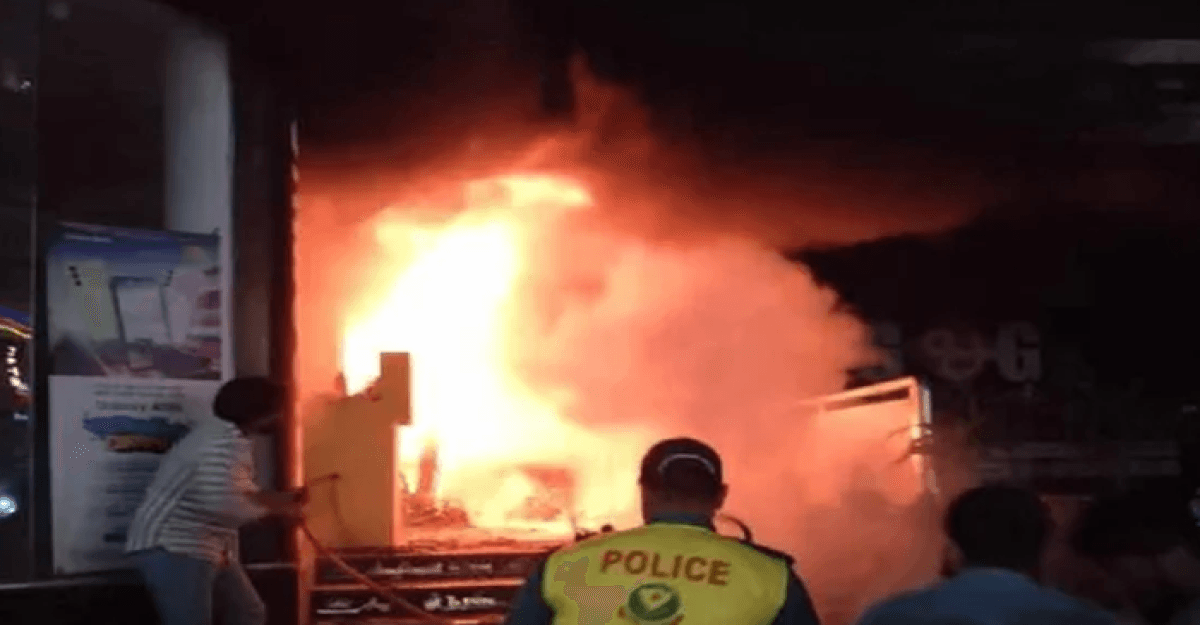 বেইলি রোডের অগ্নিকাণ্ডে দগ্ধদের চিকিৎসার দায়িত্ব নিলেন প্রধানমন্ত্রী