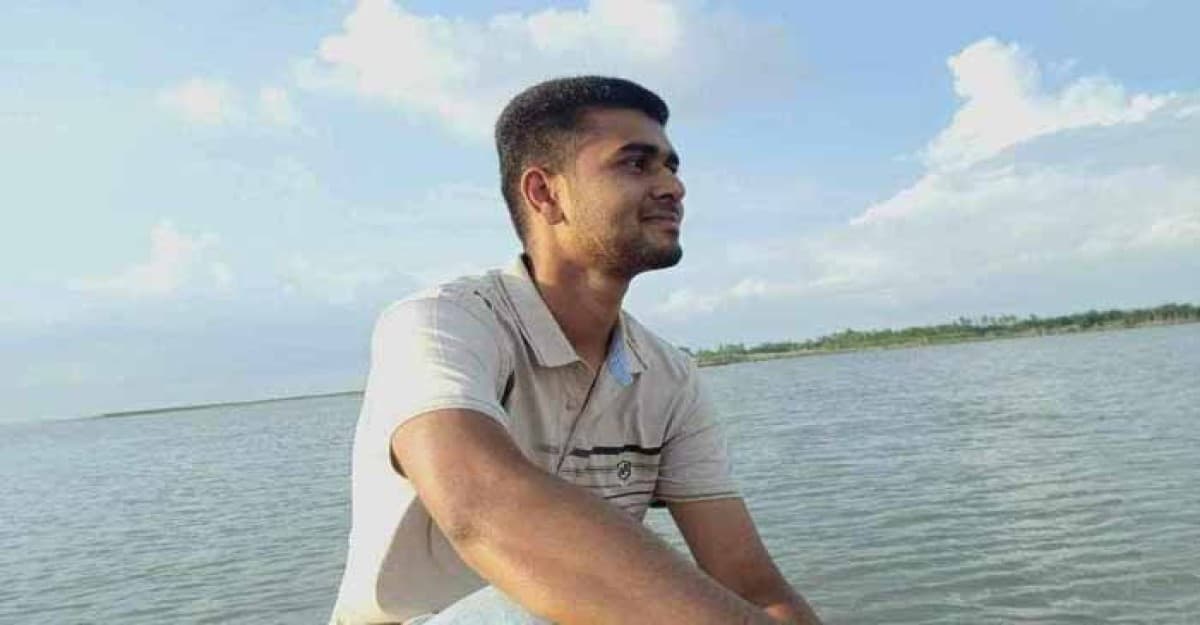 ক্লাস চলাকালীন শিক্ষার্থীকে গুলি করলেন শিক্ষক