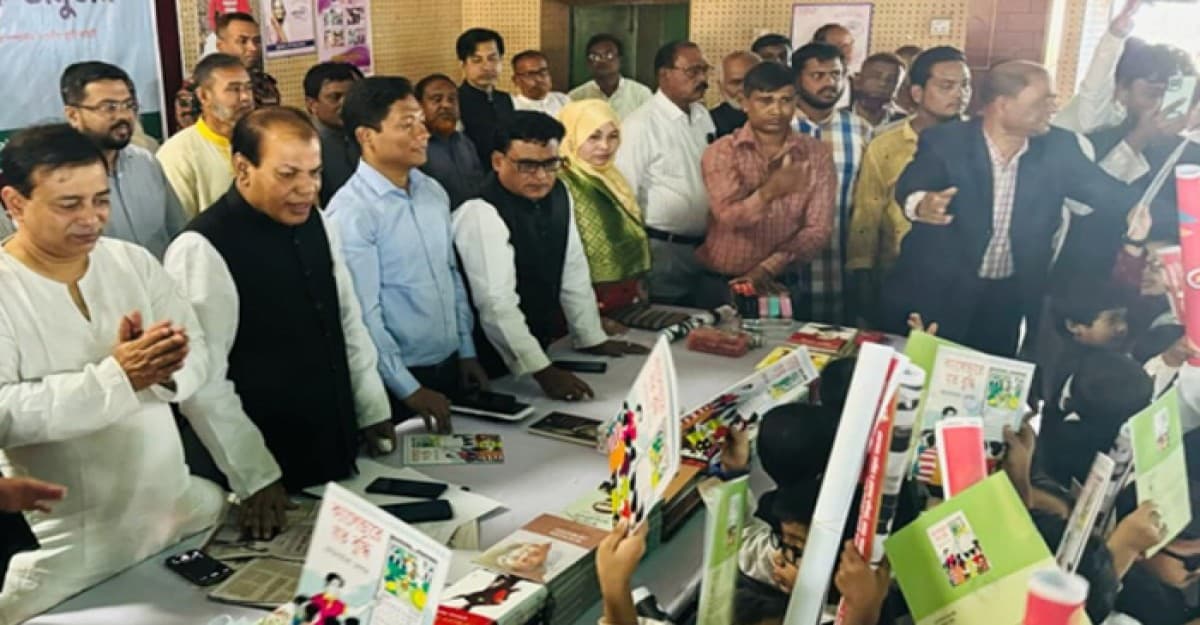 বঙ্গবন্ধুর জন্মদিনে শিশুদের মধ্যে বই ও ইফতার বিতরণ করল এনআরবিসি ব্যাংক