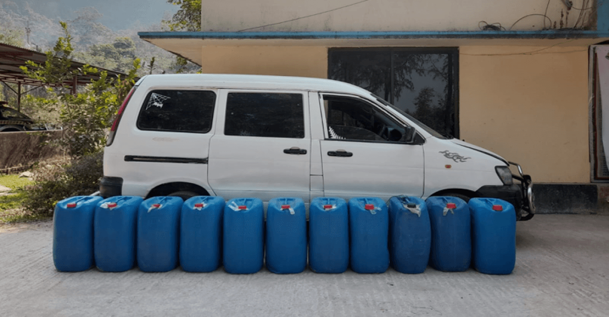 র্যাবের অভিযানে ১১টি ড্রামভর্তি ৫৭২ লিটার অকটেনসহ নোহা গাড়ী জব্দ