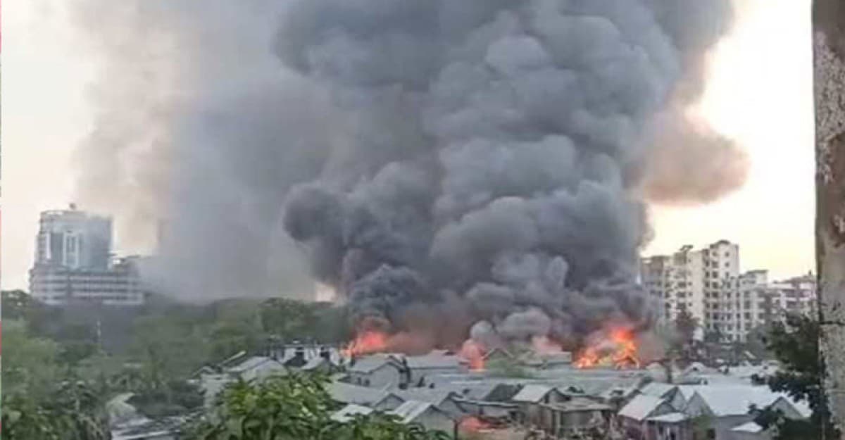 কড়াইল বস্তিতে আগুন, নেভাতে ৪ ইউনিট