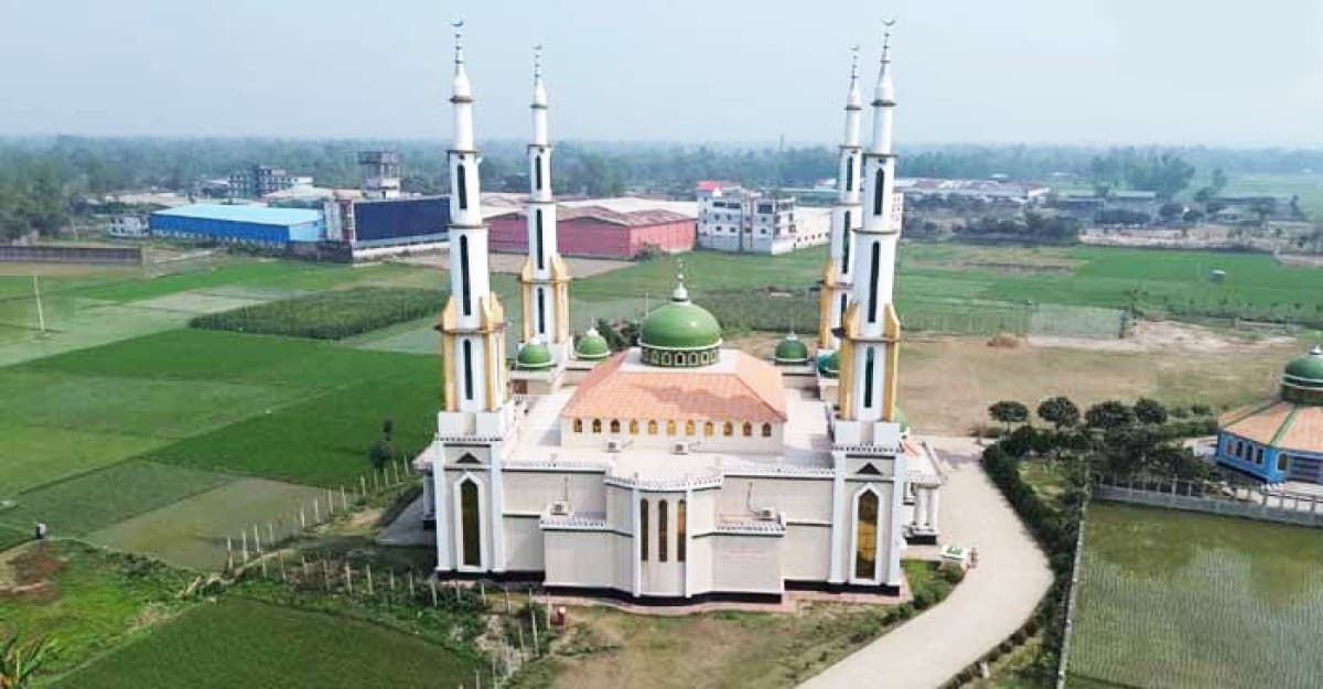 সৌন্দর্য ছড়াচ্ছে জামালপুরের মসজিদে নূর