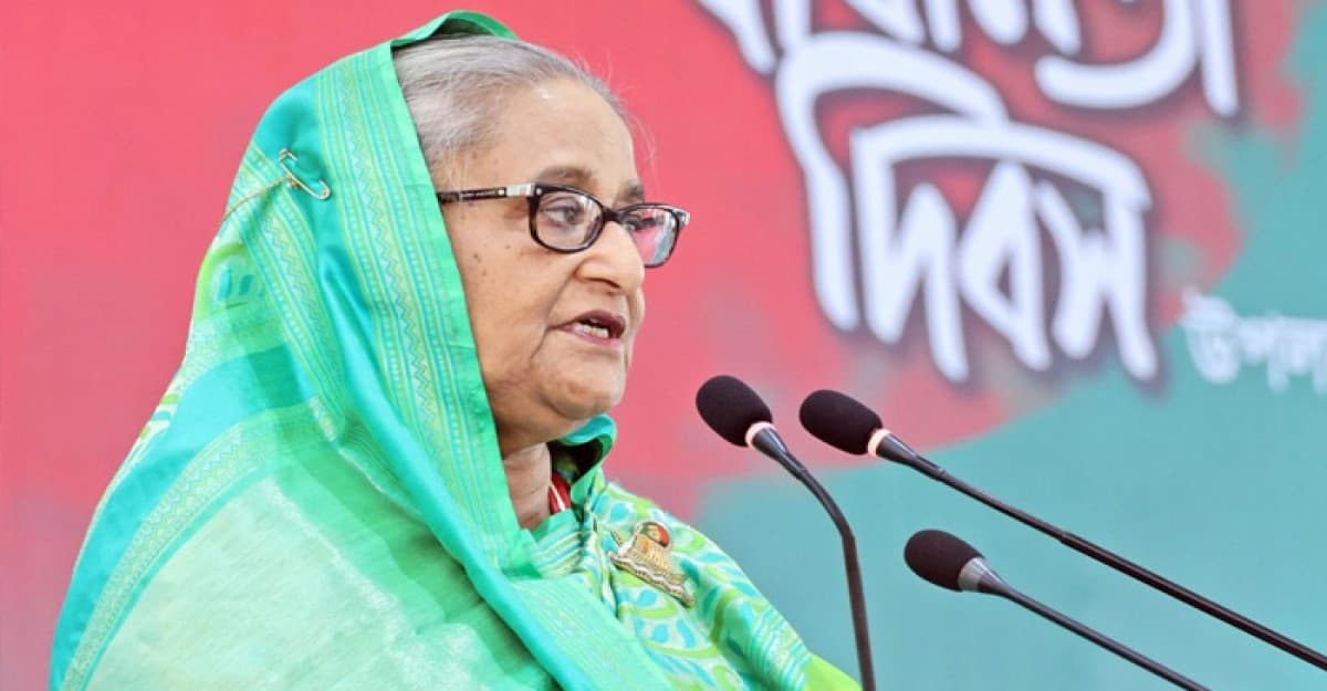 বিএনপি নেতাদের স্ত্রীরা যেন ভারতীয় শাড়ি না পরেন: প্রধানমন্ত্রী