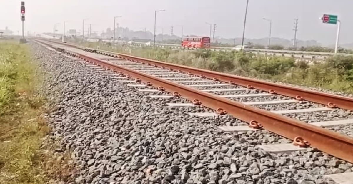 মুন্সীগঞ্জে ট্রেনে কাটা পড়ে প্রাণ গেল ব্যবসায়ীর