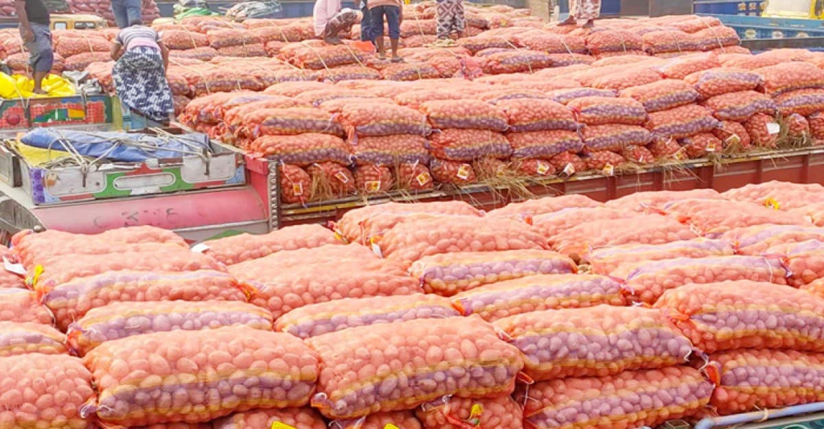 ভারত থেকে একদিনে এলো আরও ৬৫০ টন আলু