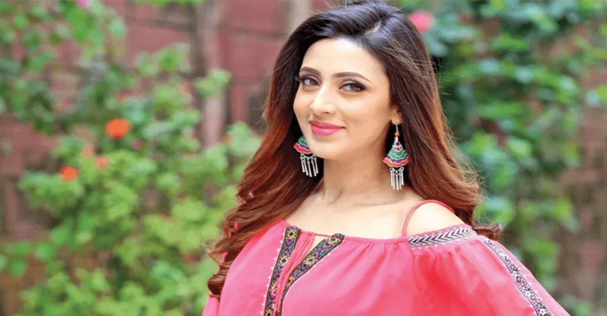 ঈদের ছুটিতে যে দেশে উড়াল দিলেন মিম