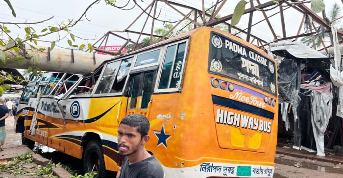 বাগেরহাটে কালবৈশাখী ঝড়ে নিহত ১, বিদ্যুৎ সংযোগ বিচ্ছিন্ন
