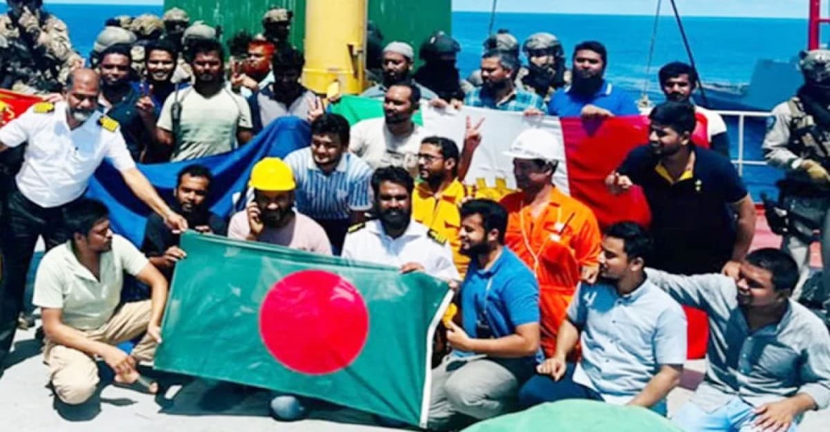 জিম্মি জাহাজ ‘এমভি আবদুল্লাহ’র ২৩ নাবিকের ভয়ঙ্কর ৩২ দিন!