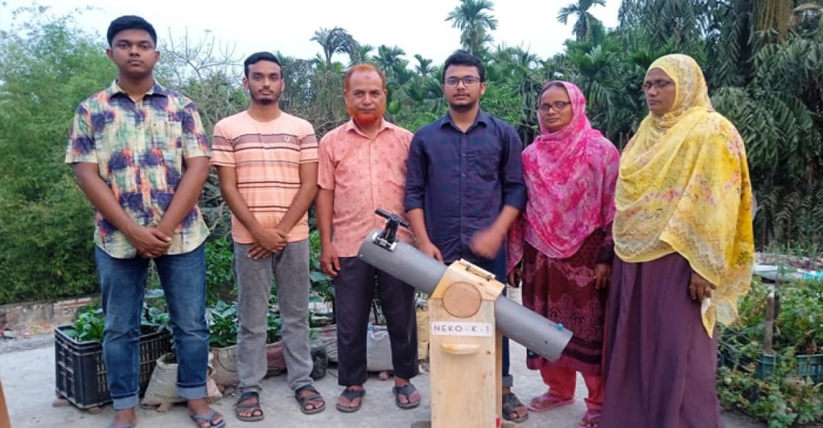কুড়িগ্রামে হাতে তৈরি টেলিস্কোপ দেখতে জনতার ভীড়
