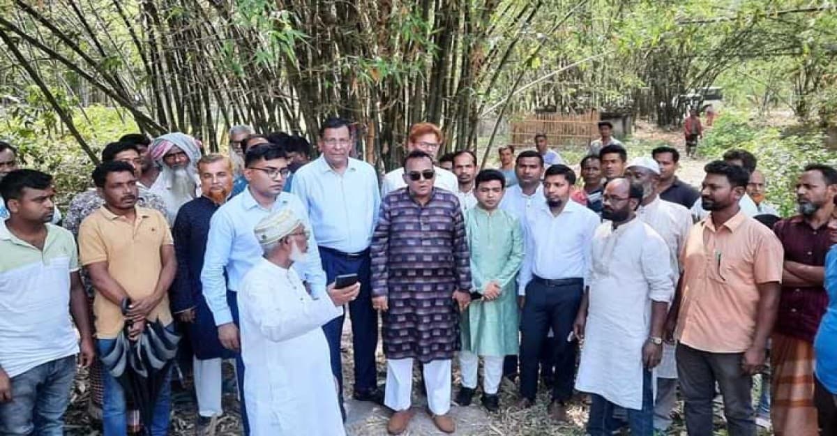ভেড়ামারায় ক্ষতিগ্রস্থ পানবরজ পরিদর্শনে এমপি কামারুল আরেফিন