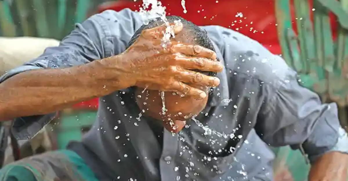 চুয়াডাঙ্গায় তাপমাত্রা ৪১.২ ডিগ্রি, জনজীবন অতিষ্ঠ