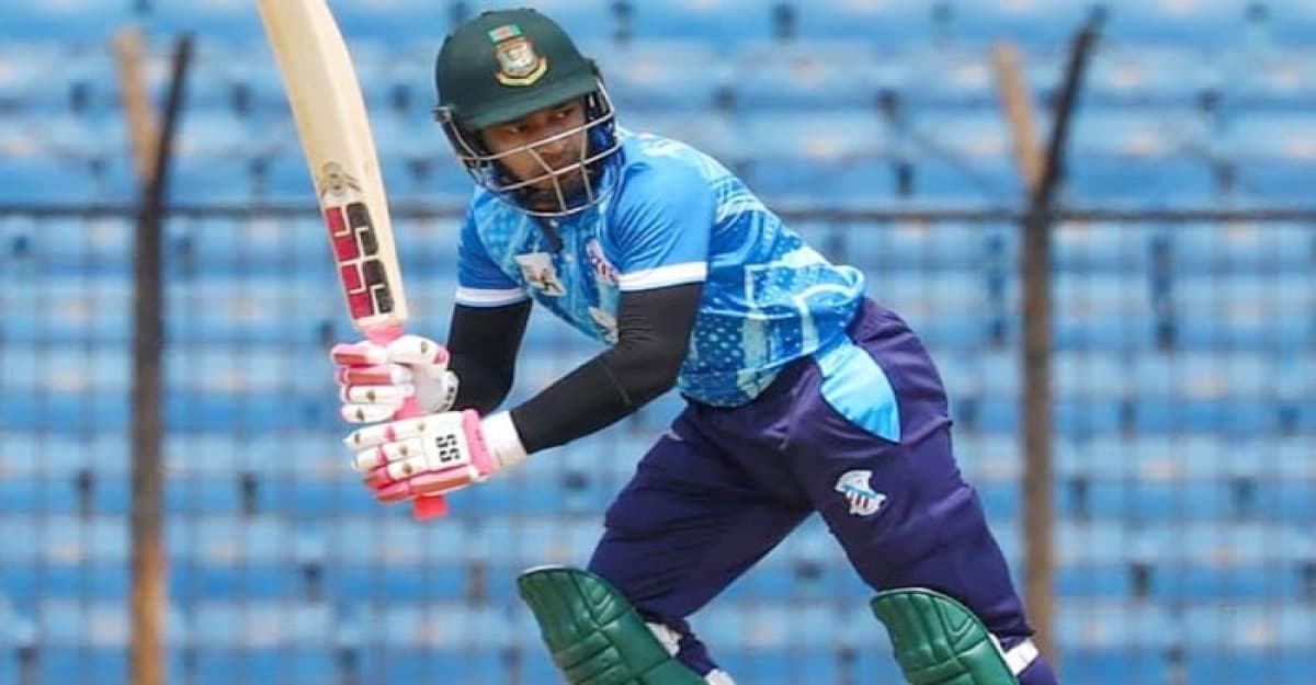 বিতর্কিত ক্যাচ আউটে মুশির নীরব প্রতিবাদ