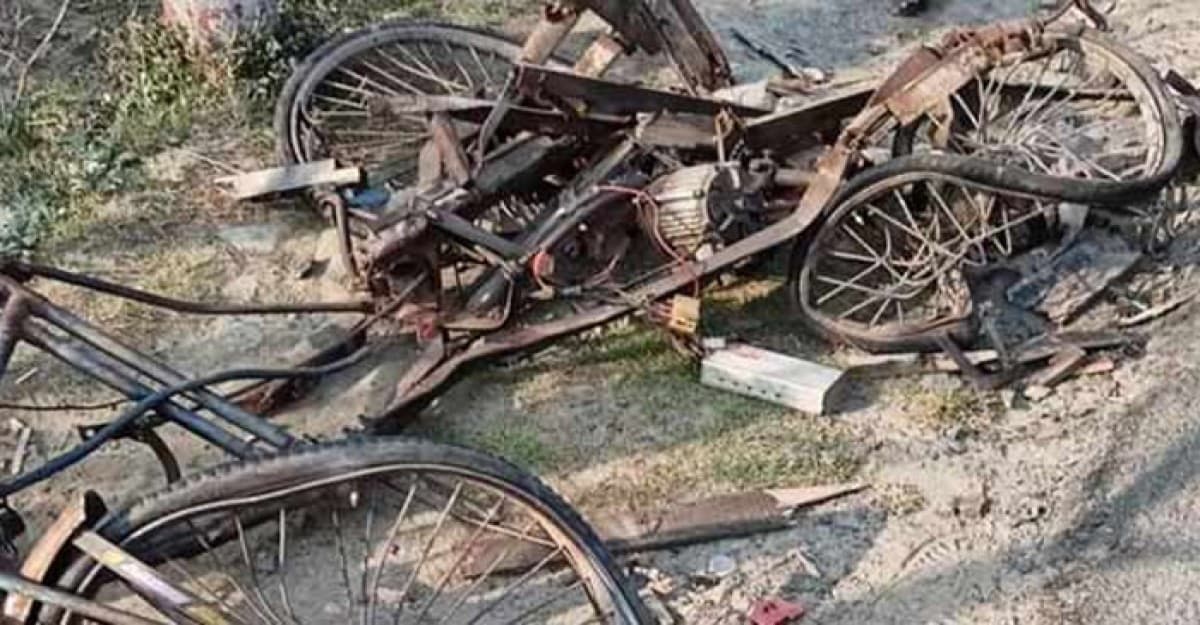 বাগেরহাটে ট্রাক-ভ্যান মুখোমুখি সংঘর্ষে প্রাণ গেল ৩ জনের