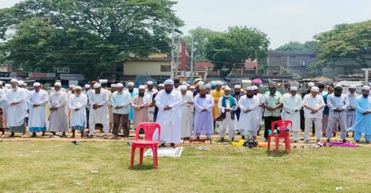 সদরপুরে বৃষ্টির জন্য ইসতিসকার নামাজ আদায়