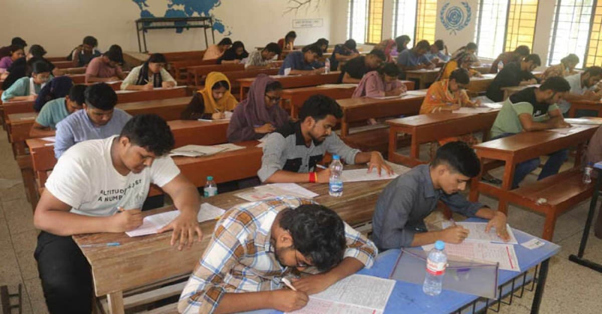 বশেমুরবিপ্রবিতে ভর্তি পরীক্ষায় উপস্থিতি ৮৯.৯২ শতাংশ, বহিষ্কার ৯