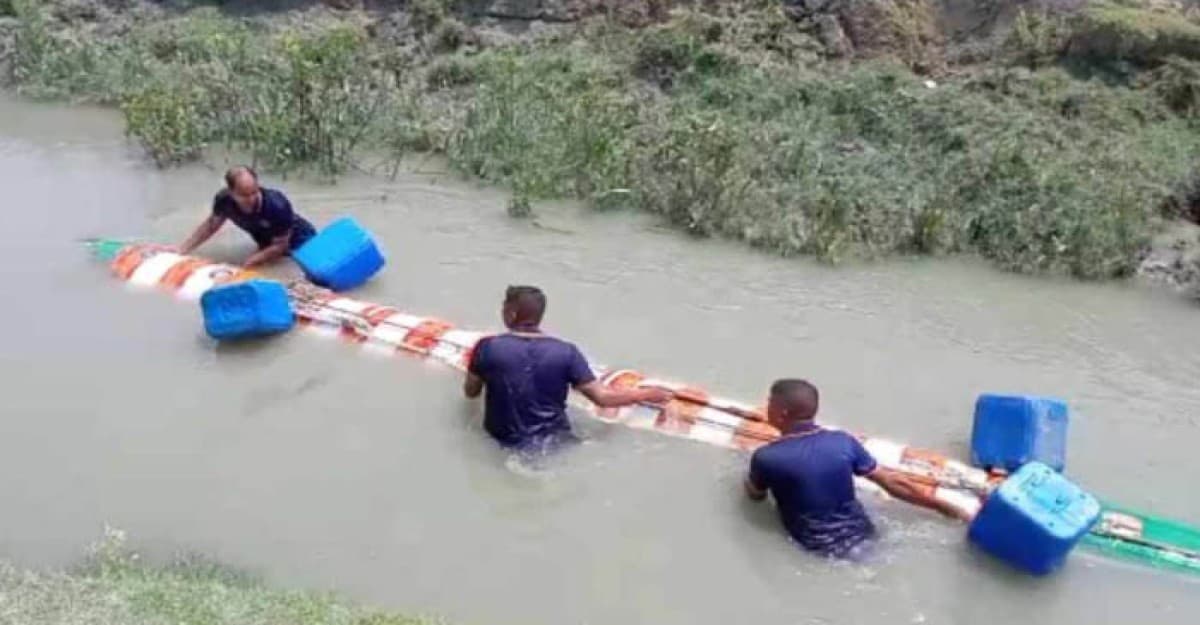 ভেসে আসা টর্পেডো উদ্ধার করে শেরেবাংলা নৌঘাঁটিতে নেওয়া হয়েছে