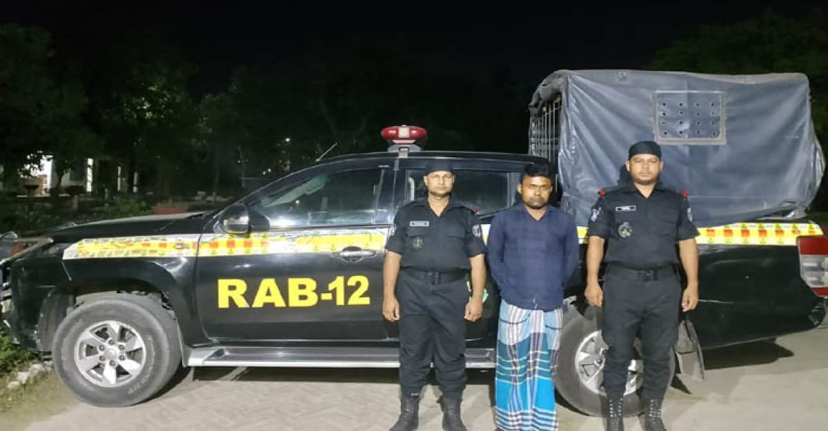 কুষ্টিয়ায় র্যাবের অভিযানে গাঁজাসহ মাদক ব্যবসায়ী গ্রেফতার