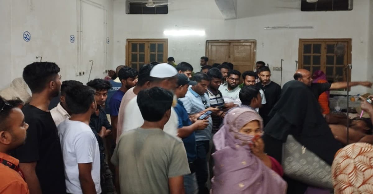 পাবনায় দুই চেয়ারম্যান প্রার্থীর সমর্থক-পুলিশ ত্রিমুখী সংঘর্ষ, গুলিবিদ্ধসহ আহত ৭