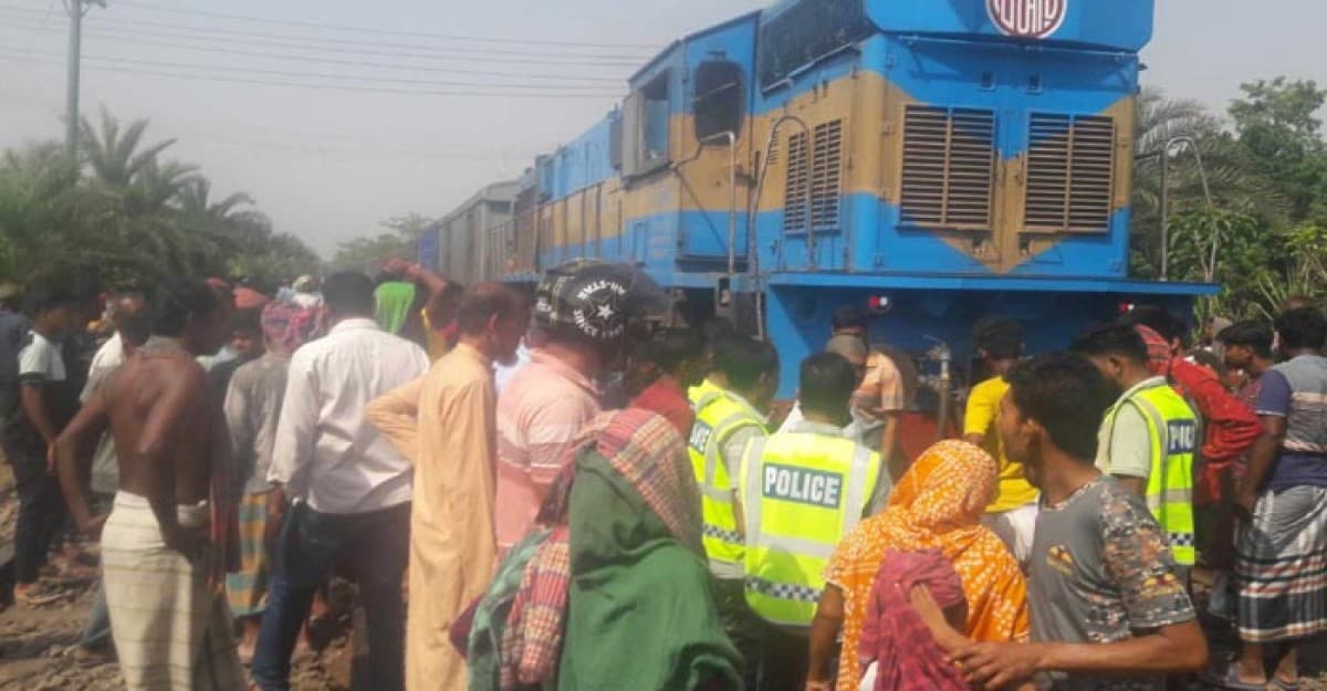 কুষ্টিয়ায় মালবাহী ট্রেনের ধাক্কায় এসআই নিহত