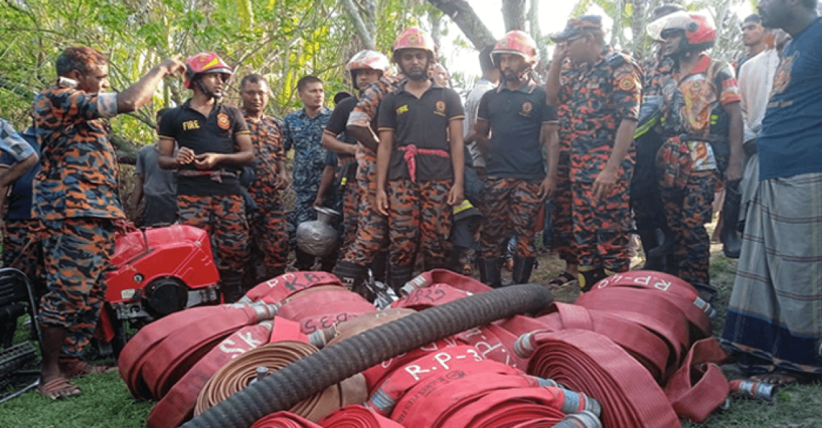 সুন্দরবনের আগুন নিয়ন্ত্রণে পানি সংকট