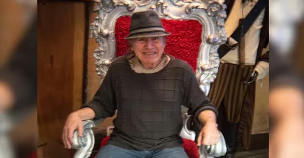 বিলবোর্ডে বিজ্ঞাপন দিয়ে সঙ্গী খুঁজছেন তিনি