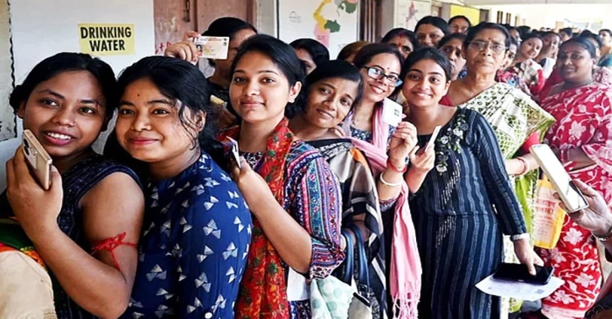 ভারতে তৃতীয় দফায় লোকসভার ভোটগ্রহণ চলছে