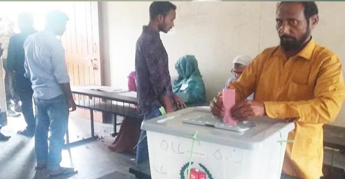 দুই ঘণ্টায় ভোট পড়েছে ১০ শতাংশ: ইসি