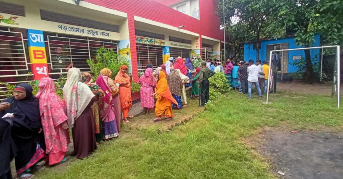 গজারিয়া উপজেলা পরিষদ নির্বাচনে শান্তিপূর্ণ ভোটগ্রহণ চলছে